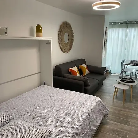 Lägenhet Renove 200 M De La Avec Parking Prive Agde