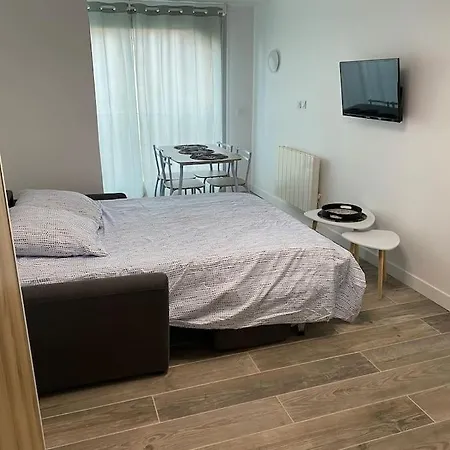 Renove 200 M De La Avec Parking Prive דירה אגדה