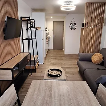 Renove 200 M De La Avec Parking Prive דירה *