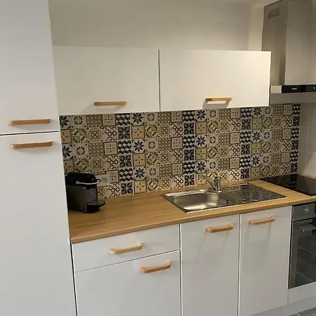 Appartement Renove 200 M De La Avec Parking Prive *