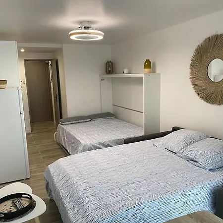 Renove 200 M De La Avec Parking Prive Apartman *