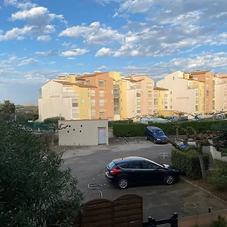 Rénové 200 M De La Avec Parking Privé Appartement Agde