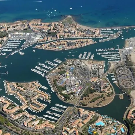 Renove 200 M De La Avec Parking Prive Apartman *