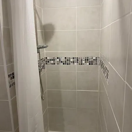 Renove 200 M De La Avec Parking Prive * אגדה