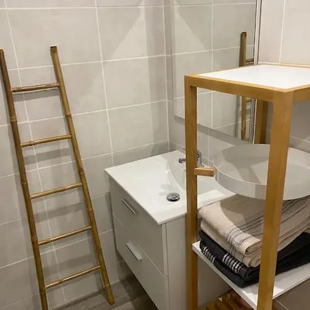 Renove 200 M De La Avec Parking Prive