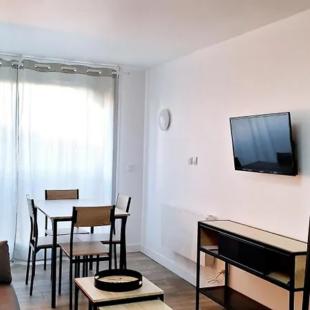 Renove 200 M De La Avec Parking Prive Agde