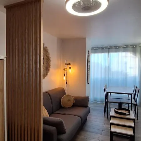 Renove 200 M De La Avec Parking Prive Apartman *