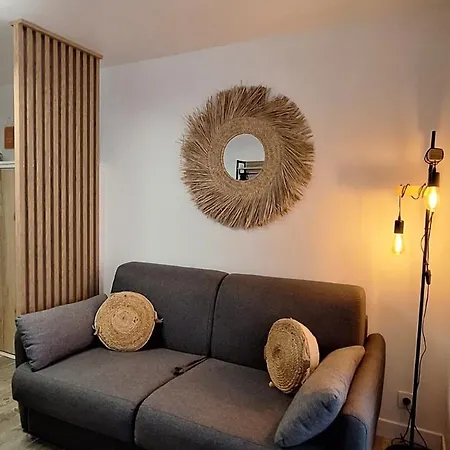 Renove 200 M De La Avec Parking Prive Apartman *