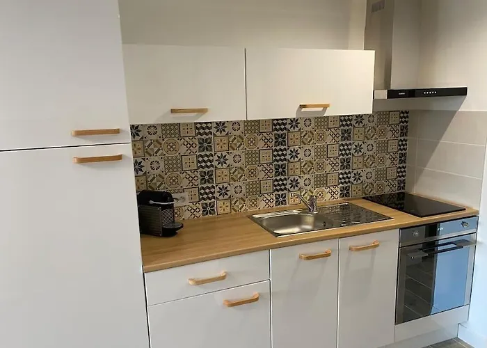 Апартаменты Renove 200 M De La Avec Parking Prive *