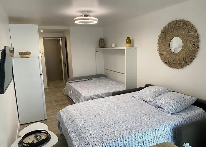 Rénové 200 M De La Avec Parking Privé Appartamento *