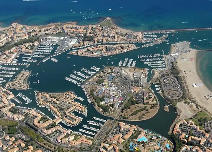 Rénové 200 M De La Avec Parking Privé Appartamento *