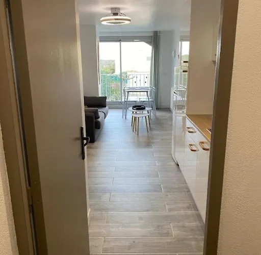 Renove 200 M De La Avec Parking Prive Апартаменты