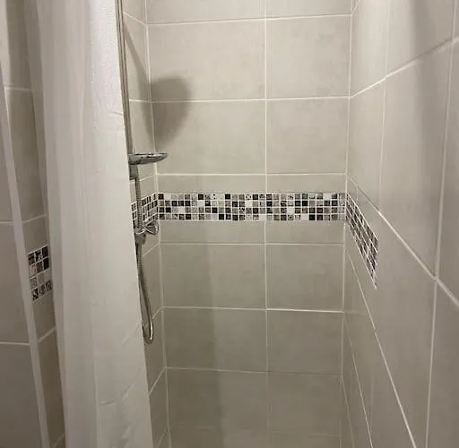 Rénové 200 M De La Avec Parking Privé * Agde