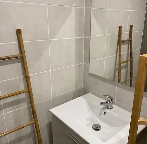 Апартаменты Renove 200 M De La Avec Parking Prive *