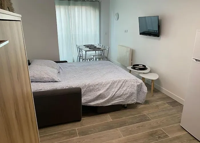 Rénové 200 M De La Avec Parking Privé Appartamento Agde