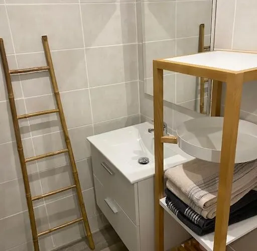 Renove 200 M De La Avec Parking Prive