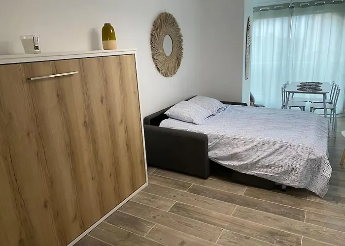 Rénové 200 M De La Avec Parking Privé * Agde